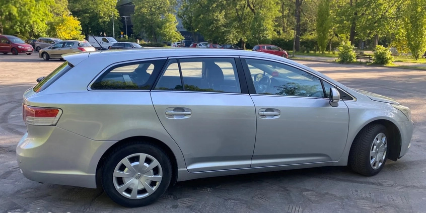 Toyota Avensis cena 27500 przebieg: 210000, rok produkcji 2011 z Koszalin małe 106